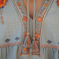 Blouse paysanne à col en V brodée manches longues bleu clair pour femme