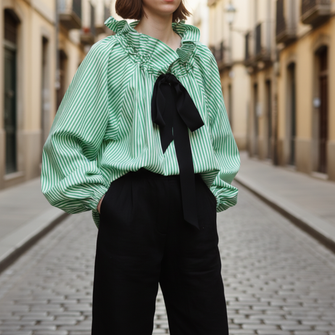 Blusa de mujer con rayas, volantes y lazo