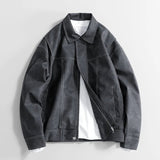 Chaqueta de cuero vegano para hombre con cremallera diagonal y hombros superpuestos